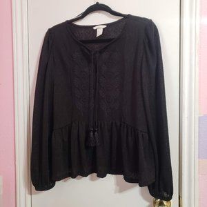 H&M medium embroidered top.